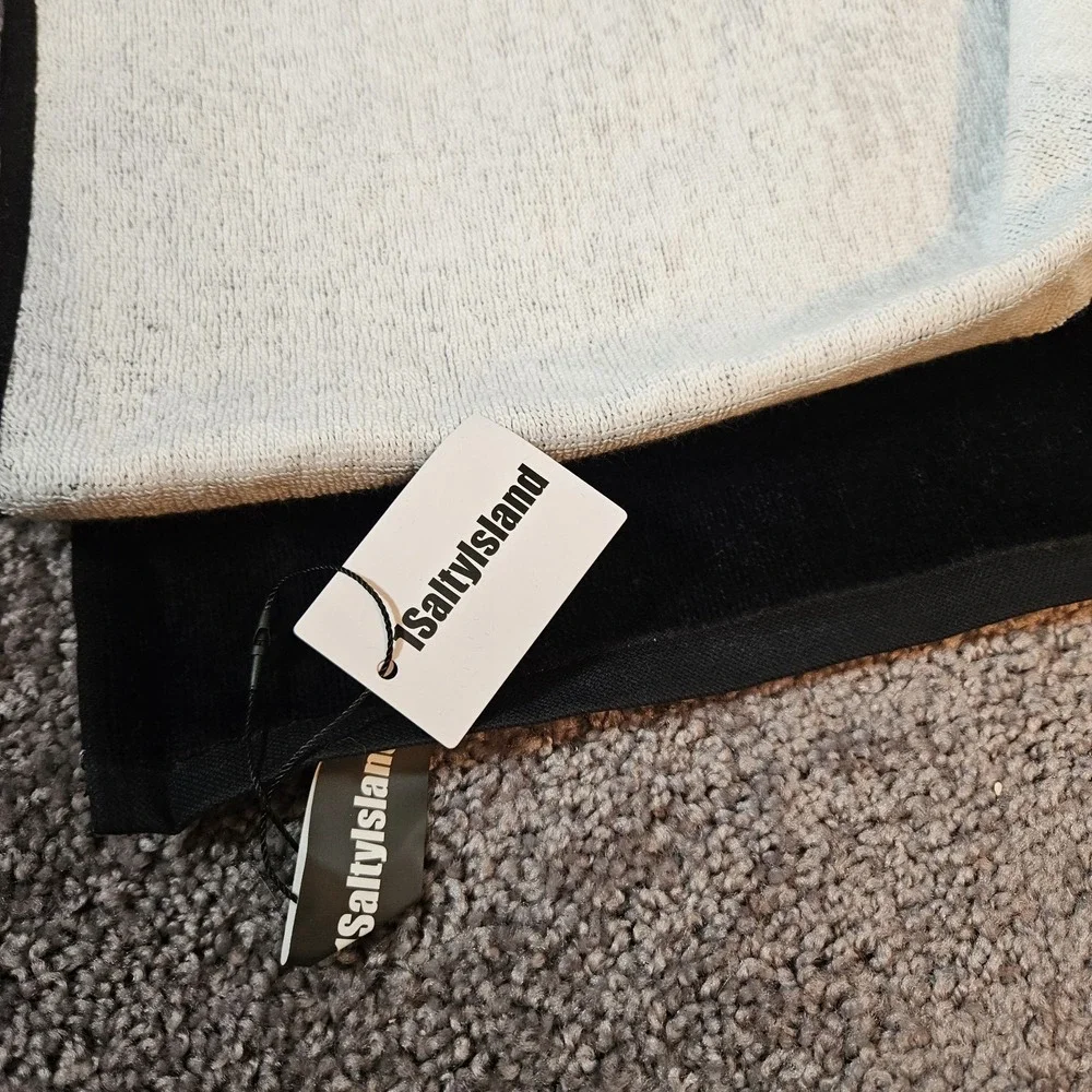 1SaltyIsland Black And White Cotton Beach Towel. NIB